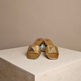 One Stud Flat Mule