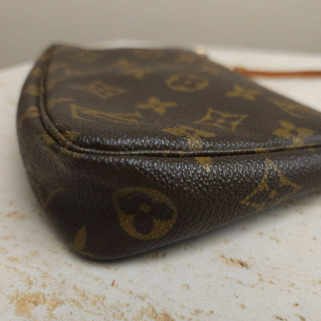 Louis Vuitton Pochette Clutch