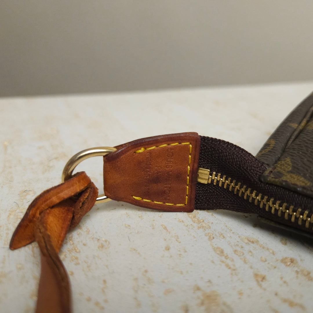 Louis Vuitton Pochette Clutch