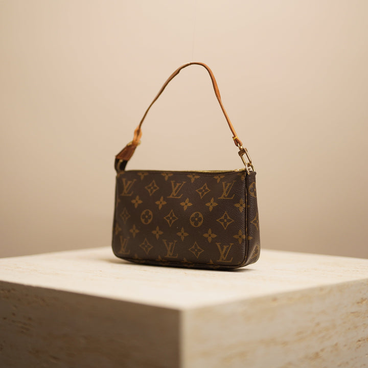 Louis Vuitton Pochette Clutch